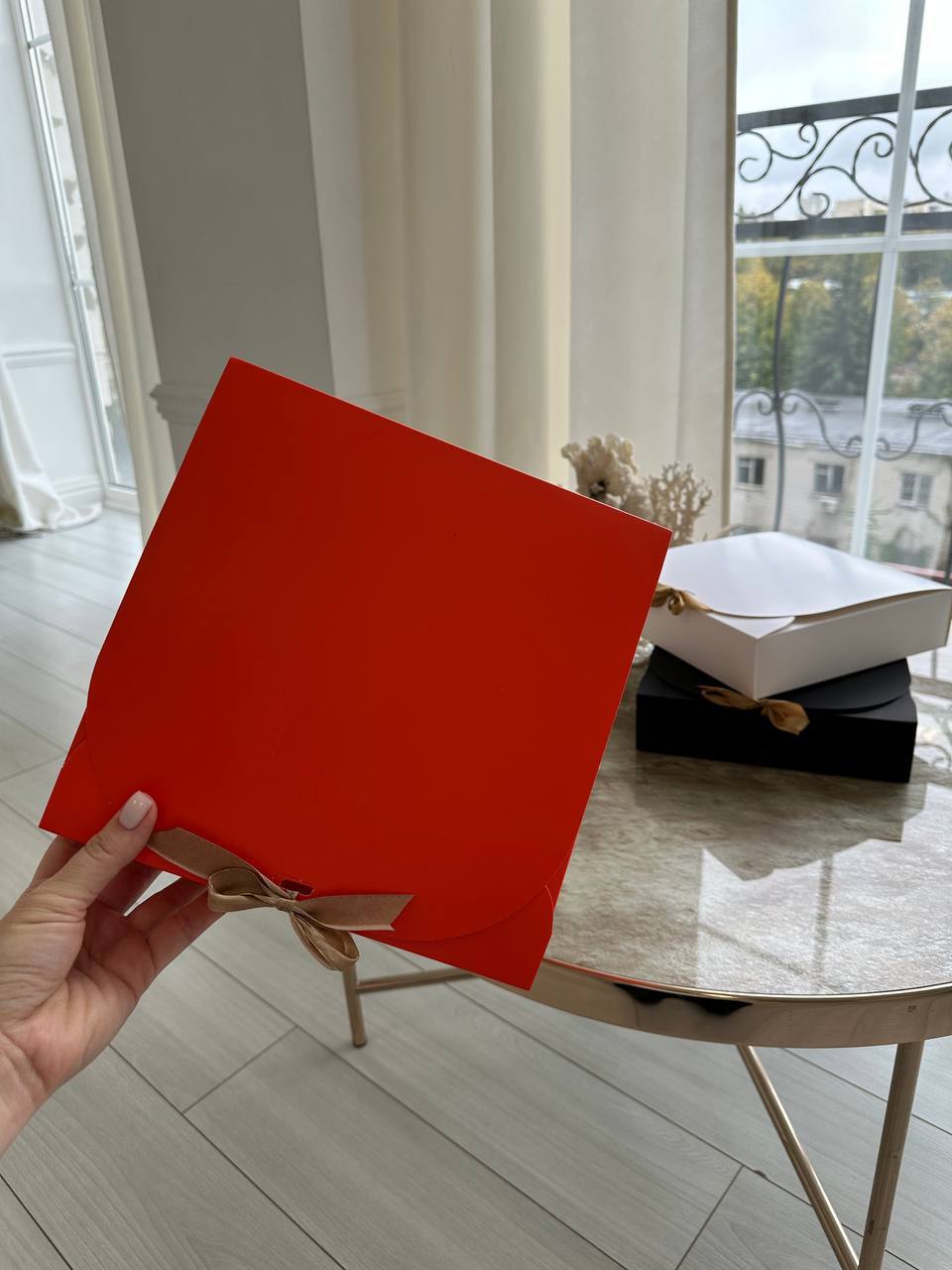 Коробка велика зі стрічкою, Red